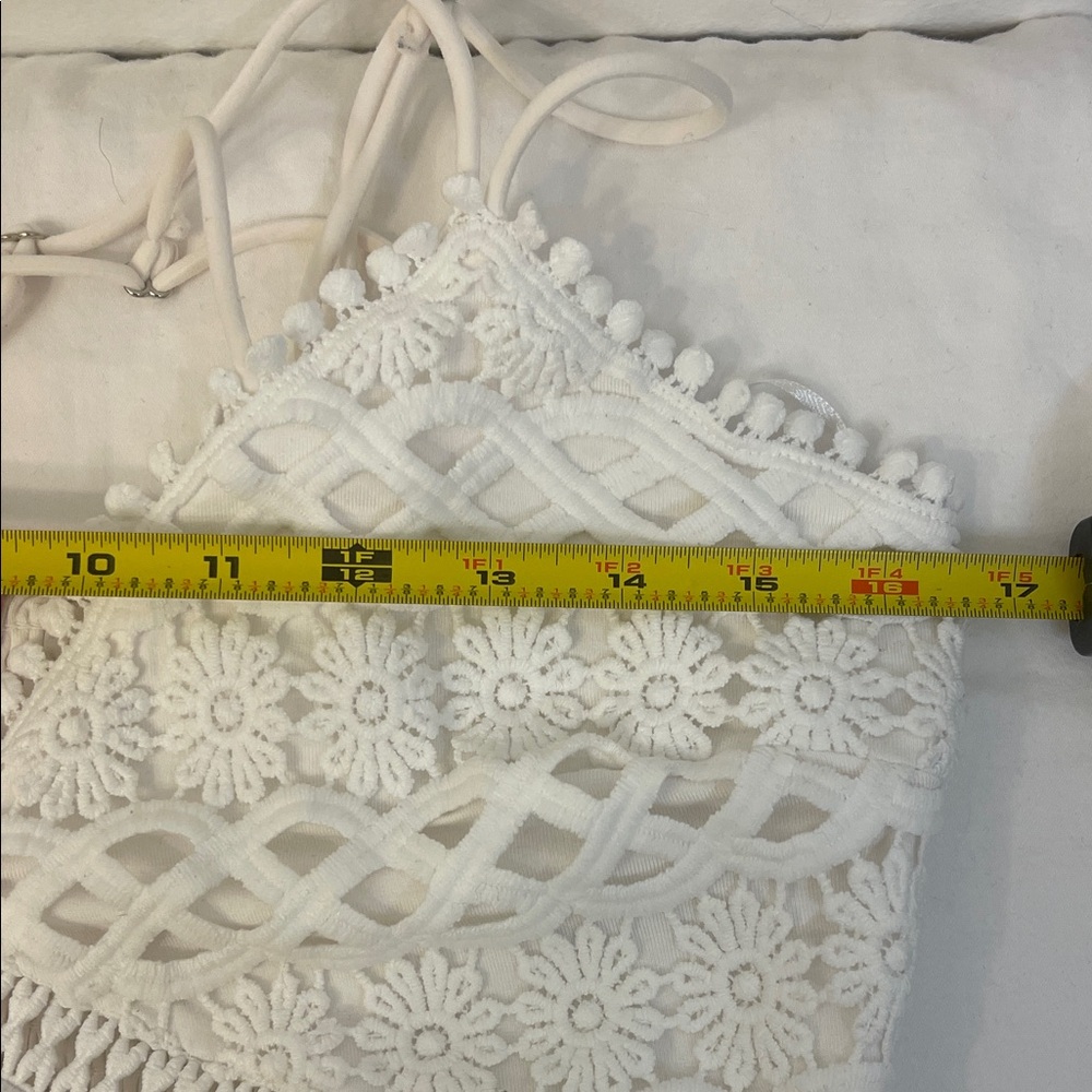 Francesca's mi ami White Lace Crop Top Size Medium - Picture 8 of 9
